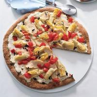 Artichoke, Goat Cheese and Chicken Pizza_image