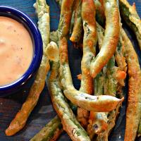 Air Fryer Green Beans with Spicy Dipping Sauce_image