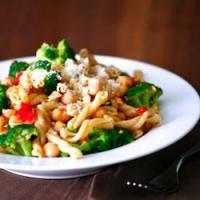 Whole Wheat Gemelli with Broccoli, Chickpeas and Hot Pepper Garlic Sauce_image