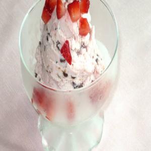 Chocolate Chip Strawberry Frozen Yogurt_image