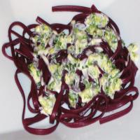 Rotwein-Nudeln (Red Wine Pasta With Spring Onions)_image