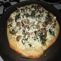 White Spinach and Mushroom Pizza_image