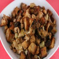 Stuffing with Apples and Sausage_image