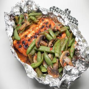 Asian Salmon Foil-Pack Dinner_image