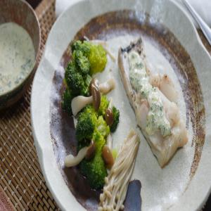 Steamed Cod Fish With Garlic Parsley Tartar Sauce_image
