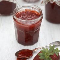 Incredible homemade strawberry jam_image