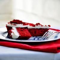 Red Velvet Cupcakes with Red Velvet Crumbs on Top Recipe - (4.4/5) image