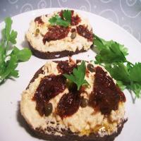 Goat Cheese With Paprika, Garlic, Sun-Dried Tomatoes and Capers_image