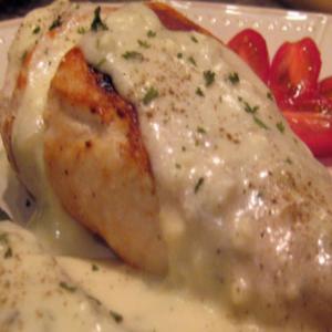 Chicken Breasts with Feta Cheese Sauce_image