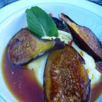 Saffron Scented Fresh Figs With Cinnamon and Honey image
