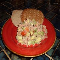 Avocado Tuna Salad in Pita Bread_image