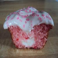 Strawberry Cupcakes with Cheesecake Filling Recipe - (4.2/5)_image