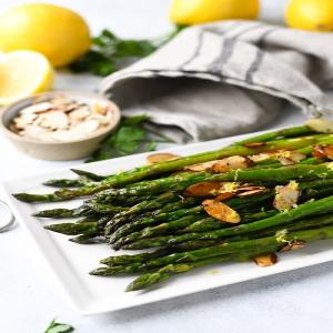 Sautéed Asparagus with Lemon, Garlic and Almonds_image