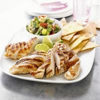 Grilled chicken with spicy guacamole & corn chips_image