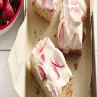 Strawberry-Sour Cream Cake_image