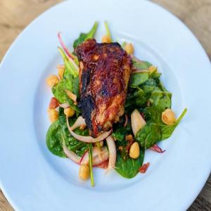 Sweet and Spicy Honey-Glazed Grilled Chicken with Spinach Salad and Pantry Dressing_image