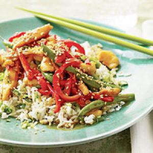 Devilish Sesame Chicken with Green Beans and Scallion Rice_image