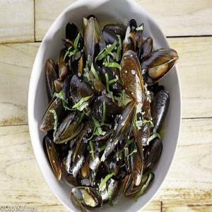 Carrabbas Mussels in White Wine Sauce_image