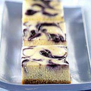 Cheesecake de queso crema PHILADELPHIA con remolinos de moras azules_image