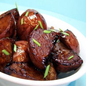 Molasses New Potatoes With Walnuts_image