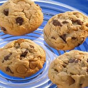 Reese's® Double Peanut Butter and Milk Chocolate Chip Cookies_image