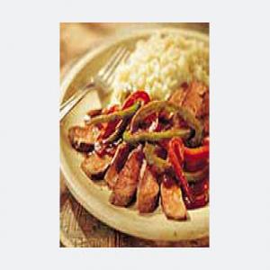 Sliced Steak with Bold Pepper Sauce_image