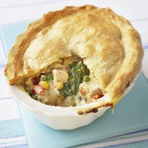 Crumbly chicken & mixed vegetable pie_image