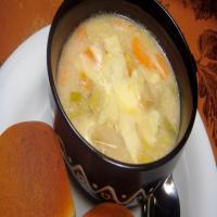 Swiss-Topped Cauliflower Soup_image