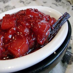 Vanilla-Scented Pear and Raspberry Relish_image