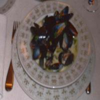 Mussels in Wine and Cream image