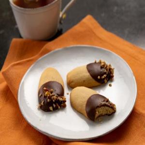 Chocolate-Dipped Brown Sugar Shortbread_image