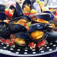 Mussels With Tomato & White Wine Sauce Recipe - (4.5/5)_image