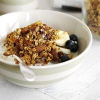 Honey crunch granola with almonds & apricots image