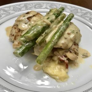 Bacon cheddar chicken With Asparagus Cream Sauce_image