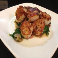 Hidden Valley Ranch Crusted Scallops With Spinach #RSC_image