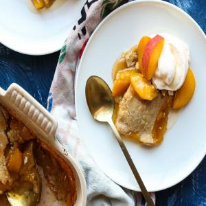 Crumbly Peach Cobbler image