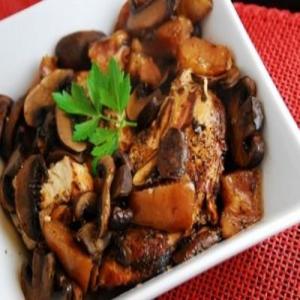Crock Pot Balsamic Chicken with Pears and Portabella Mushrooms_image