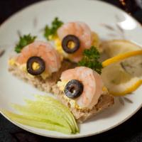 Shrimp Canape with Egg Salad and Olives_image