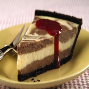 Marbled Cheesecake with Raspberry Sauce_image