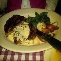 Pepper steak with gorgonzola cream sauce_image