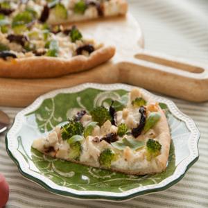 Savory Chicken Vegetable Pizza_image