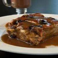 Bread pudding with whiskey sauce_image