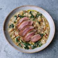 Pan-fried duck breast with creamy white beans_image