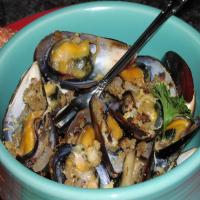 Broiled Garlic Mussels (Moules Gratiees ) image