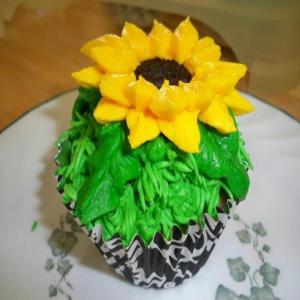 Oreo Sunflower Cupcakes image
