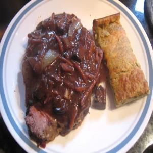 Prime Rib with Cabernet-Vegetable Au Jus & Yorkshire Pudding with Chives_image