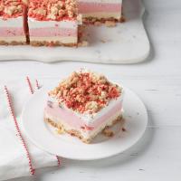 Strawberry Crunch Ice Cream Cake_image