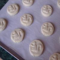 Divine Molded Almond Cookies_image