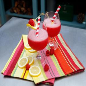 Frozen Raspberry and Vodka Lemonade_image