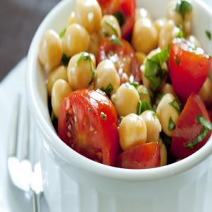 Fresh Tomato Chickpea Salad_image